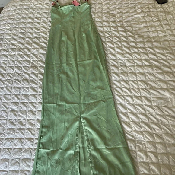 Prettylittlething sage green satin floral Appliqué underwired - Picture 11 of 14